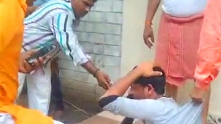 Pria Muslim Dipukuli Secara Brutal Gerombolan Hindu Radikal Di Uttar Pradesh India